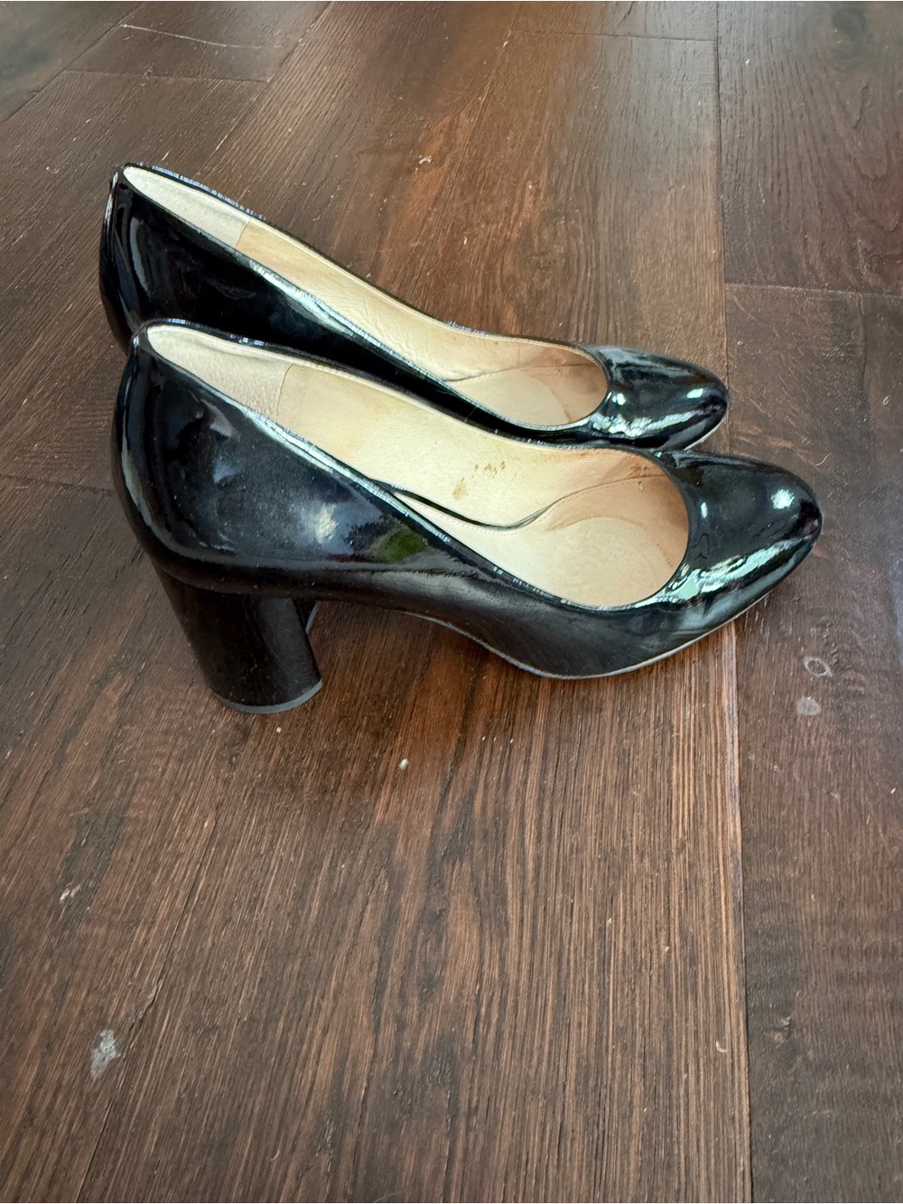 Louise et Cie black patent 3” pumps SIZE 8